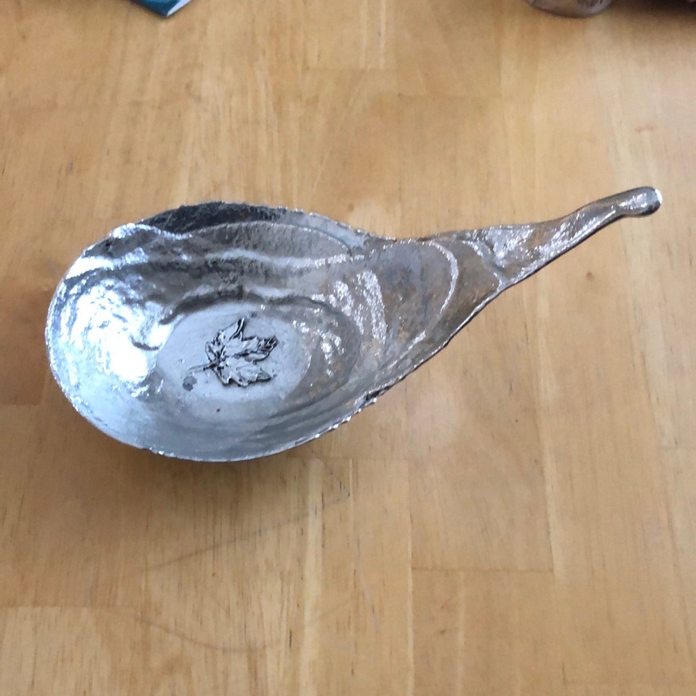 🍁 Silver maple leaf decorative dish